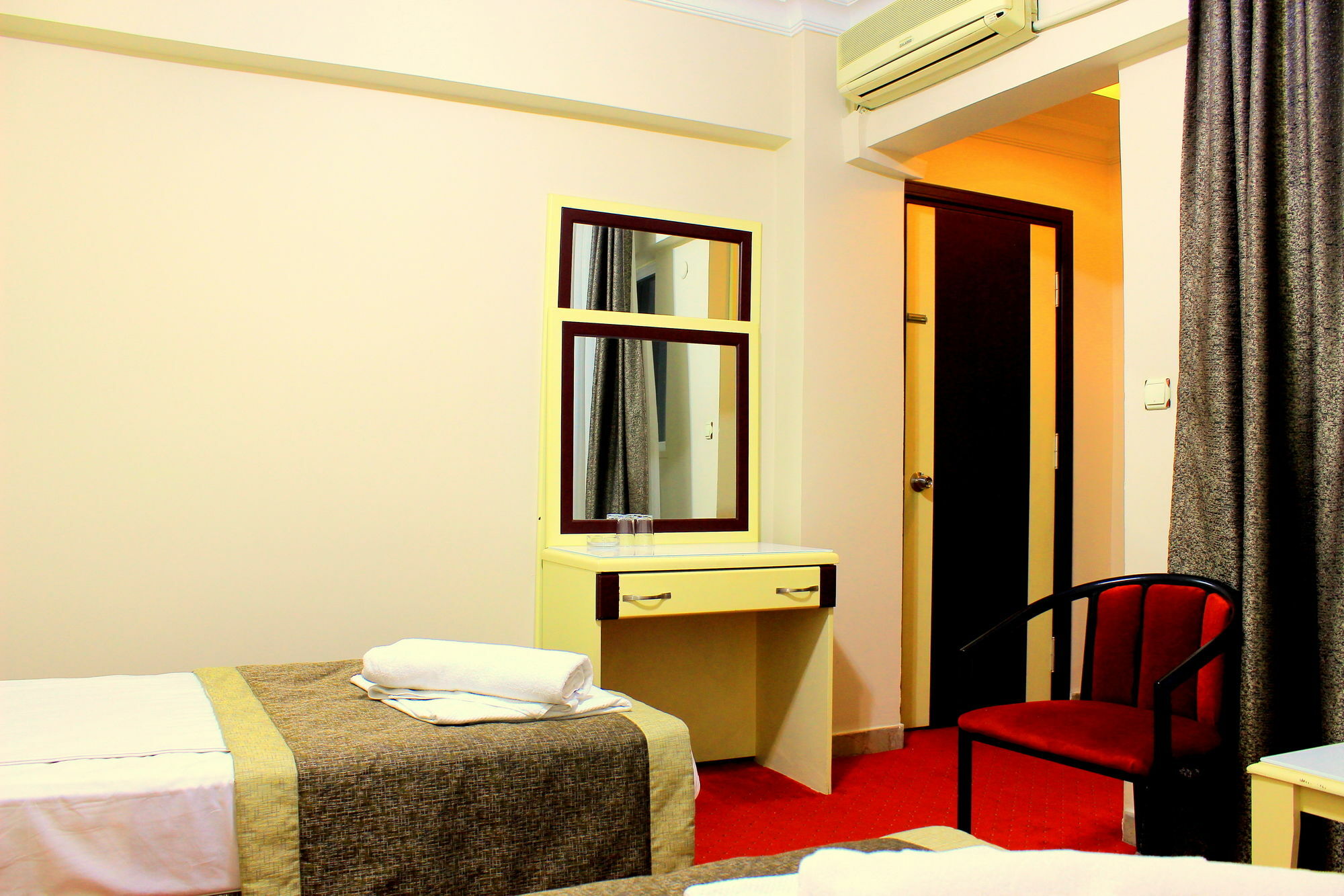Dempa Hotel Istanboel Buitenkant foto